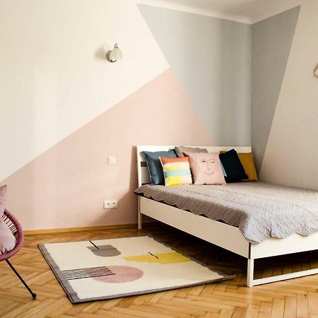 ורשה New Life Apartment Next To Metro Station מראה חיצוני תמונה