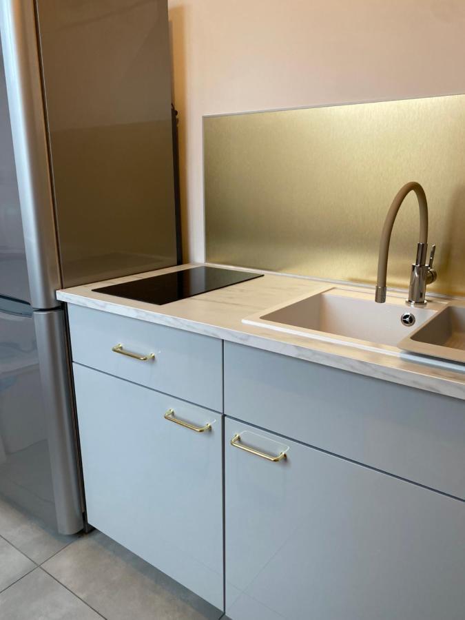 ורשה New Life Apartment Next To Metro Station מראה חיצוני תמונה