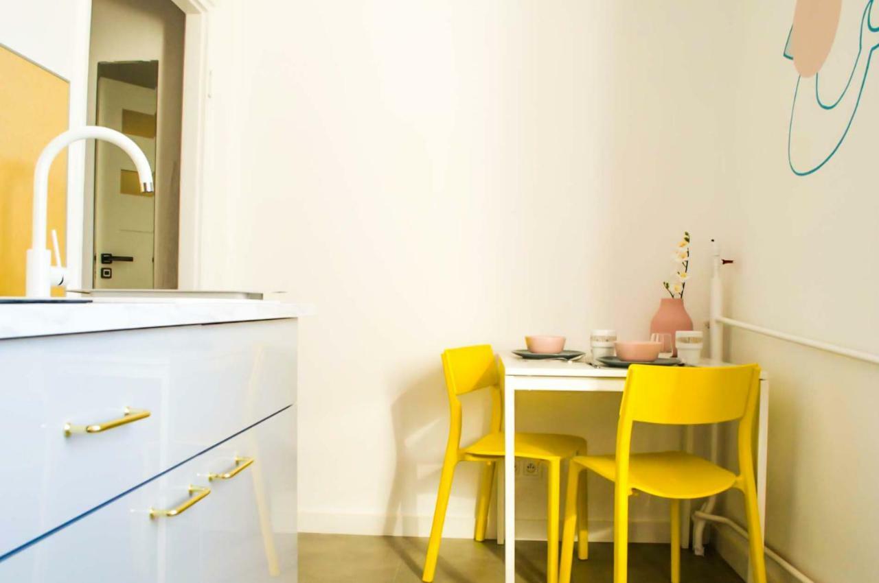 ורשה New Life Apartment Next To Metro Station מראה חיצוני תמונה
